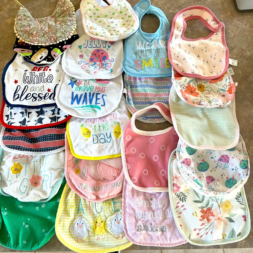 Lot of Baby Girl Bibs💕